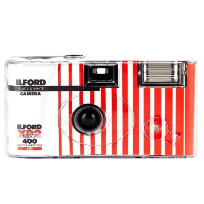 [CLEARANCE] ILFORD XP2 Super Black and White Disposable Camera with 27 Exposures, ISO 400, 35mm Film Format, C41 C-41 Film Format and Built-In Flash for Point and Shoot Photography